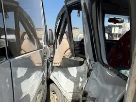 Yüksekova’da minibüs ile kamyonet çarpıştı: 10 yaralı
