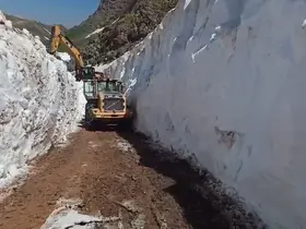 Yüksekova’da temmuz ayında kar tünelleri: 2 aylık çalışmada sona gelindi
