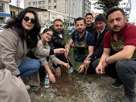 Yüksekovalı girişimci kadın çevreye dikkat çekmek için fidan dikti
