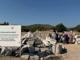 Yunan turistlerden Kyzikos Antik Kenti’ne ziyaret
