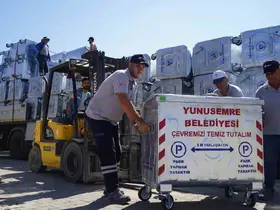Yunusemre’de çöp konteynerleri yenileniyor
