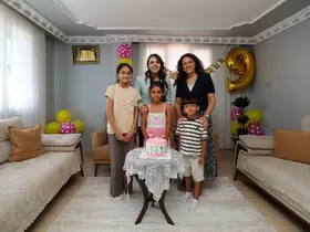 Yüreğimizdeki Işık Projesi kapsamında depremzede çocukların doğum günleri kutlandı
