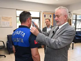 Zabıta amirliğine terfi eden personelin rütbesini Başkan Başdeğirmen taktı
