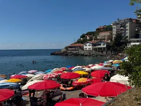Zonguldak’ta sıcak hava bunalttı, vatandaşlar plaja akın etti
