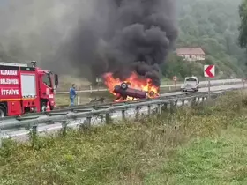 Zonguldak’ta takla atan otomobil alevlere teslim oldu: 1 yaralı
