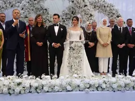 Zorluoğlu ve Gökmen ailelerin mutlu günü: Diyarbakır Valisi’nin oğlu dünyaevine girdi
