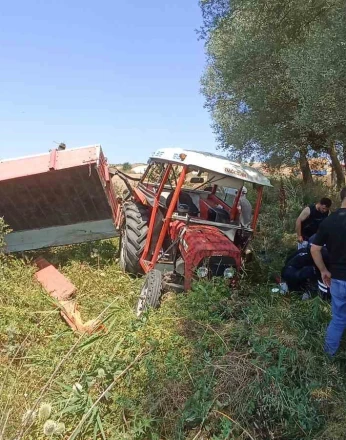 Buğday yüklü traktör devrildi, sürücü yaralandı