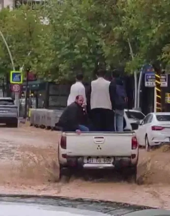 Diyarbakır’ı sağanak vurdu
