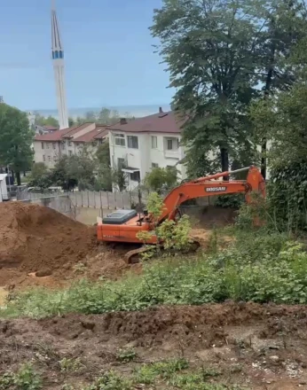 Düzce’de inşaat alanında toprak kaydı, bina sakinleri sokağa döküldü