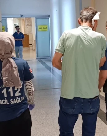 İnşaattan düşen malzeme yayaya isabet etti: 1 yaralı