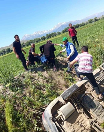 Kahramanmaraş’ta otomobil kanala uçtu: 4 yaralı