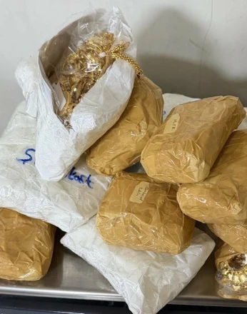 Otomobilin gösterge panelinden gizli kasa çıktı: 3,2 kilogram altın ele geçti