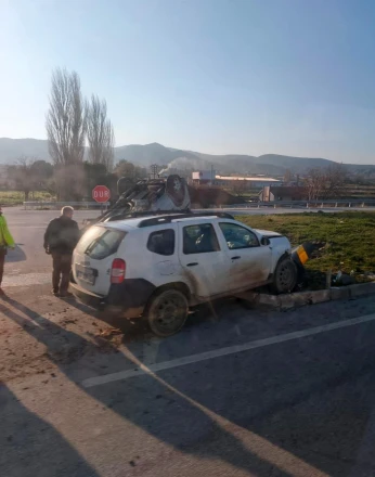 Otomobillerin kavşakta çarpışmasıyla 5 kişi yaralandı
