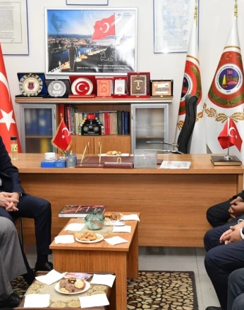 Vali Yamlı, şehit ve gazi aileleri derneğini ziyaret etti 