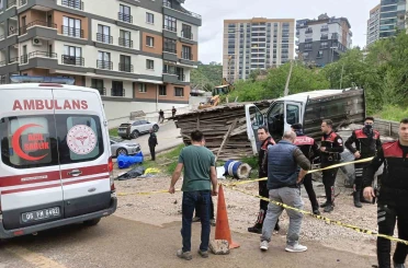 1 Mayıs İşçi Bayramı’nda kamyon altında kalan 2 işçi hayatını kaybetti 