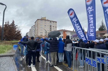 1 Mayıs yürüyüşleri geniş güvenlik önlemleriyle başladı 