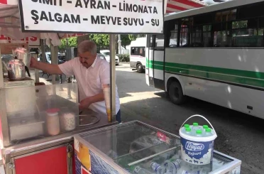 1 Mayıs’ta çalışan seyyar satıcı: "İşçi bayramında en çok işçiler çalışıyor" 
