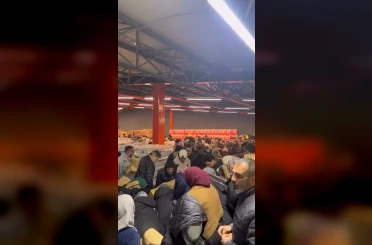 100 TL’lik indirim izdihamı: Birbirlerini ezdiler 