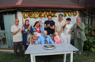 100 yaşına giren Ali dedeye doğum günü kutlaması 