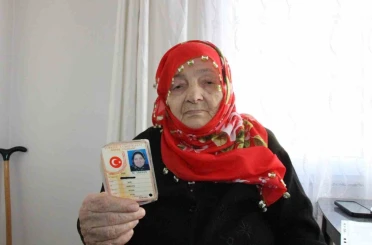 102 yaşında yeni kimliğine kavuştu 