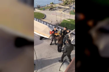 11 yaşındaki çocuk müze gemisinin merdivenlerinden çıkarken yaralandı 