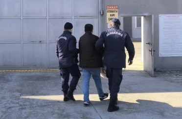11 yıl ve 9 yıl hapisle aranan 2 hükümlü, jandarmadan kaçamadı 