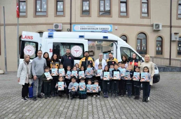 112’den minik Yağmur ve arkadaşlarına karne hediyesi 