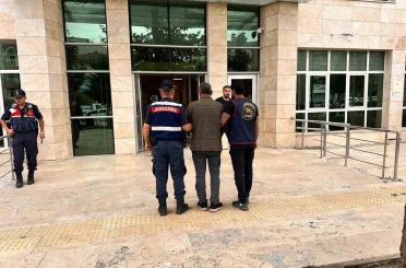 13 yıl hapis cezası bulunan firari jandarmadan kaçamadı 