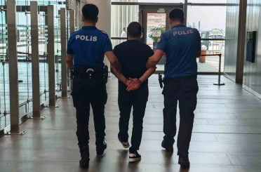 13 yıl hapis cezasıyla aranan şahıs havalimanında yakalandı 