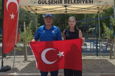 14 yaşındaki Sıla’dan Türkiye rekoru 