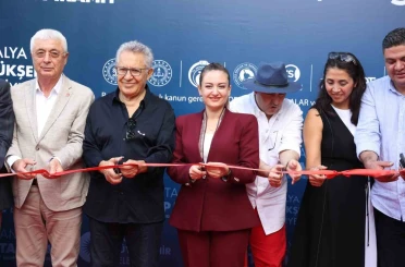 15. Antalya Kitap Fuarı kapılarını açtı 