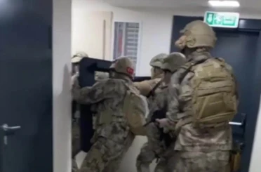 15 yıl hapis cezasıyla aranıyordu: Sahte avukat kimlikleriyle yakalandı 
