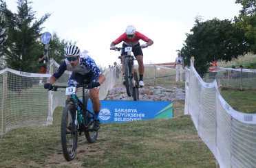 16 ülkeden 49 sporcu Sakarya’da Avrupa şampiyonluğu için pedal çevirdi 
