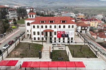 160 yıllık Kızlar Mektebi kütüphane oldu, açılışını Bakan Ersoy yaptı 