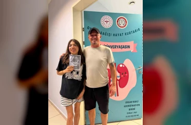 19 yaşındaki Selenay diyalizden kurtuldu 