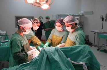 2 kilogramı aşan dev tümör başarıyla çıkarıldı 