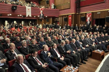 23 Nisan coşkusu salona sığmadı 