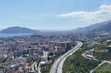 24 ilçede nüfusuyla ilk sırada olan Alanya ilçesinde il olma beklentisi 