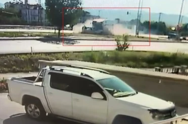 25 yaşındaki sürücünün hayatını kaybettiği feci kaza anı güvenlik kamerasında 