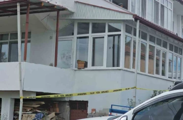 28 yaşındaki genç evinde ölü bulundu, kız arkadaşı gözaltında 