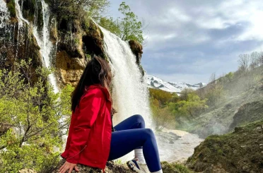 30 metreden dökülen Konarlı Şelalesi doğaseverleri büyülüyor 
