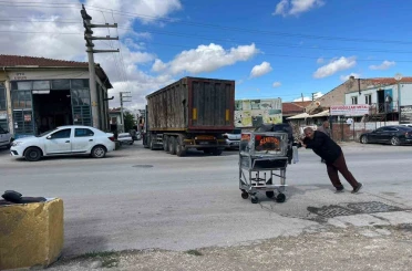 4 çocuğunu simit satarak okutuyor 