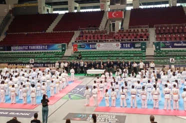 4 ülkeden gelen 180 sporcu, Bursa’daki Kyokushin Kupası’nda buluştu 