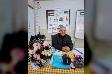 43 yıllık öğretmen, öğrencilerinin alkışları arasında emekliye ayrıldı 