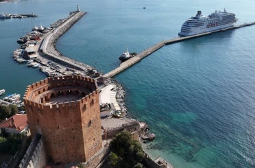 445 yolcu 362 mürettebatlı kruvaziyer Alanya iskelesine ulaştı 