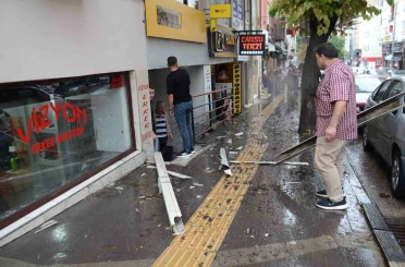 4’üncü kattan aşağı düştü, şans eseri ölen ya da yaralanan olmadı 