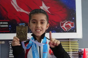 5 yaşında başladığı karate sporunda 7 yaşında Türkiye şampiyonu oldu 