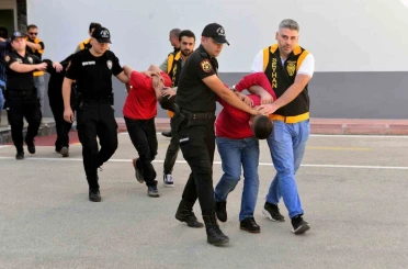 50 milyon haraç isteyip, iş yeri, ev ve muhtarlık kurşunladılar: 6 tutuklama 