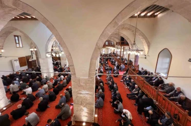 583 yıllık Ulu Cami’de cuma namazı 