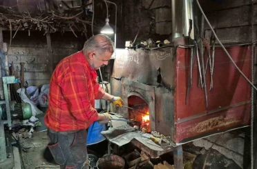 600 derecelik ocağın başında sıcağa meydan okuyor 